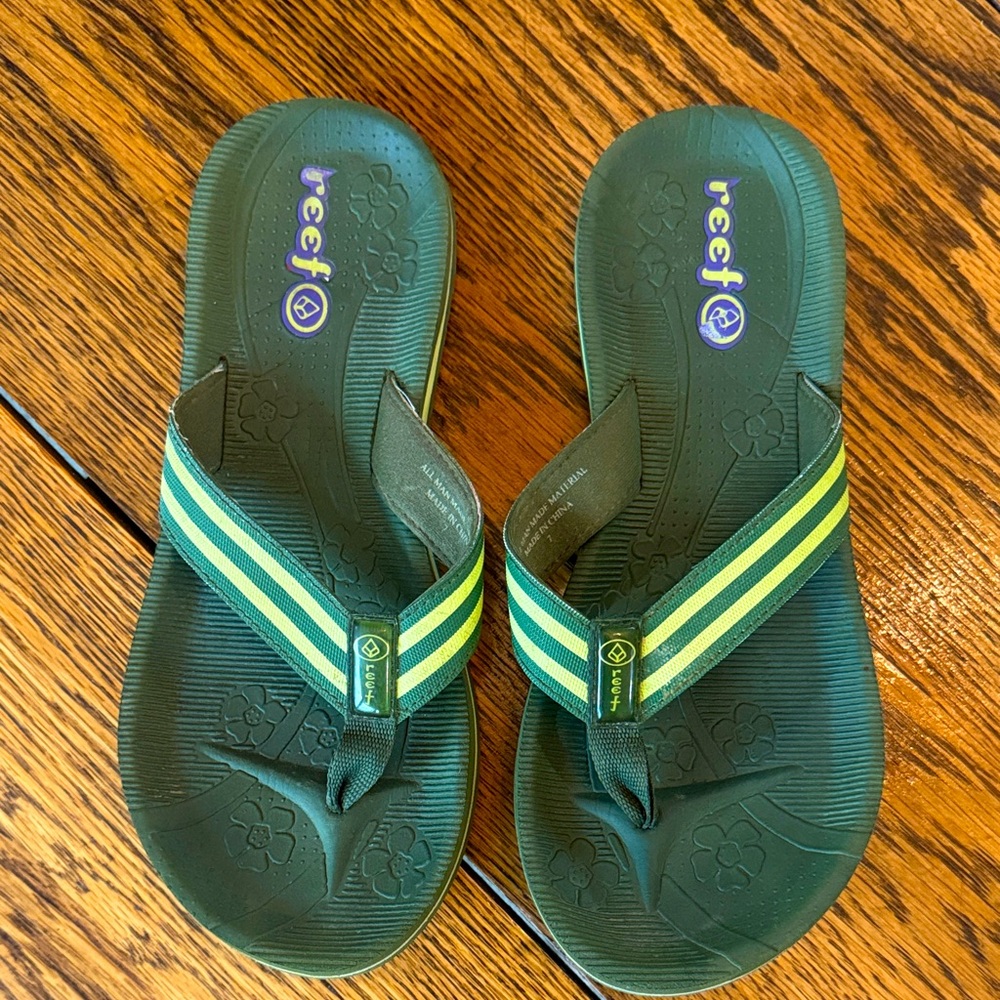Reef Striped Green and Yellow Sandals Flip Flops Size 7